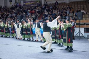 Χορευτές του Λαϊκού Εργαστηρίου Πάτρας χορεύουν χορούς της Ηπείρου, Πρωτοκλήτεια 2019