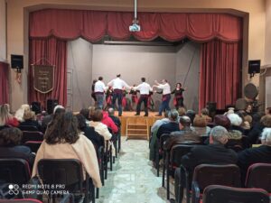Κοινό παρακολουθεί την παράσταση στην εκδήλωση κοπής πίτας, 2020
