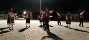 Χορευτές του Λαϊκού Εργαστηρίου Πάτρας χορεύουν χορούς της Θράκης, επετειακή εκδήλωση 2022