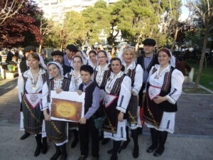 Χορευτές του Λαϊκού Εργαστηρίου Πάτρας στη 3η Γιορτή Χορευτικών Συγκροτημάτων Δήμου Πατρέων, Ψηλά Αλώνια 2014
