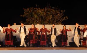 Χορευτές χορεύουν Πάπιγκο στη σκηνή, Ζευγολατιό 2018
