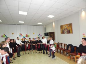 Χορευτές του Λαϊκού Εργαστηρίου Πάτρας σε παραδοσιακό χορό, Άσυλο Ανιάτων 2019