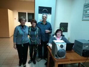 Χορευτές και προσωπικό του οικοτροφείου Κλίμακα σε ομαδική φωτογραφία, 2018