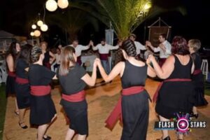 Η ομάδα χορευτριών του Λαϊκού Εργαστηρίου Πάτρας σε παραδοσιακό χορό, 2017