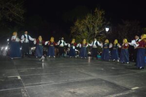 Η ομάδα ενηλίκων του Λαϊκού Εργαστηρίου Πάτρας χορεύει χορούς της Μικράς Ασίας, Ψηλά Αλώνια 2023