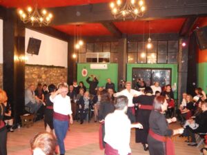 Ζευγάρι χορευτών σε παραδοσιακό χορό, εκδήλωση πίτας 2019