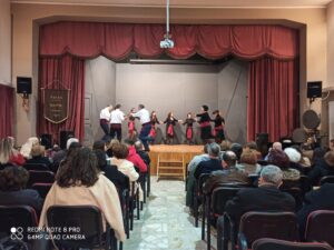 Κοινό παρακολουθεί την παράσταση στην εκδήλωση κοπής πίτας, 2020