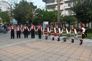 Χορευτές του Λαϊκού Εργαστηρίου Πάτρας σε παραδοσιακό χορό, Ψηλά Αλώνια 2022