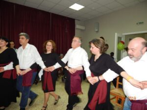Χορευτές του Λαϊκού Εργαστηρίου Πάτρας σε παραδοσιακό χορό, Άσυλο Ανιάτων 2019