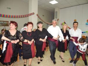Χορευτές του Λαϊκού Εργαστηρίου Πάτρας σε παραδοσιακό χορό, Άσυλο Ανιάτων 2019