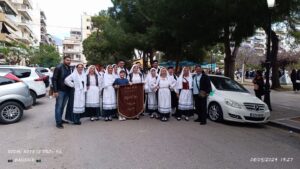 Χορευτές του Λαϊκού Εργαστηρίου Πάτρας στην παρέλαση γύρω από τα Ψηλά Αλώνια, 2024