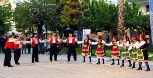 Χορευτές του Λαϊκού Εργαστηρίου Πάτρας σε παραδοσιακό χορό, Ψηλά Αλώνια 2022