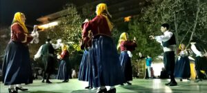 Η ομάδα ενηλίκων του Λαϊκού Εργαστηρίου Πάτρας χορεύει χορούς της Μικράς Ασίας, Ψηλά Αλώνια 2023