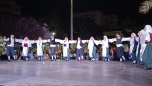 Χορευτές του Λαϊκού Εργαστηρίου Πάτρας σε παραδοσιακό κύκλο, χοροί Κεφαλονιάς και Κυθήρων, Ψηλά Αλώνια 2024