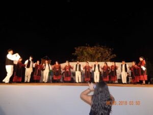 Χορευτές σε τελική στιγμή παράστασης, φεστιβάλ Ζευγολατιού 2018