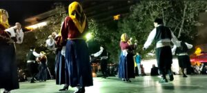 Η ομάδα ενηλίκων του Λαϊκού Εργαστηρίου Πάτρας χορεύει χορούς της Μικράς Ασίας, Ψηλά Αλώνια 2023