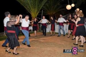 Χορευτές του Λαϊκού Εργαστηρίου Πάτρας σε τελική στιγμή της παράστασης, 2017