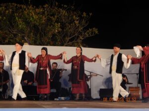 Πανό του Λαϊκού Εργαστηρίου Πάτρας στη σκηνή, Ζευγολατιό 2018