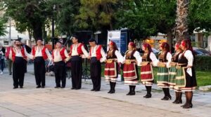 Χορευτές του Λαϊκού Εργαστηρίου Πάτρας σε παραδοσιακό χορό, Ψηλά Αλώνια 2022