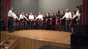 Χορευτές του Λαϊκού Εργαστηρίου Πάτρας σε παραδοσιακό χορό στο Σπίτι του Πολιτισμού, 2020