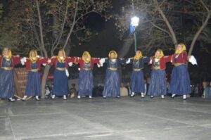 Η ομάδα ενηλίκων του Λαϊκού Εργαστηρίου Πάτρας χορεύει χορούς της Μικράς Ασίας, Ψηλά Αλώνια 2023