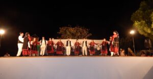 Χορευτές του Λαϊκού Εργαστηρίου Πάτρας σε παράσταση, Ζευγολατιό 2018