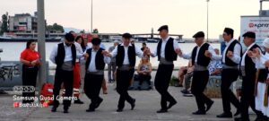 Χορευτές του Λαϊκού Εργαστηρίου Πάτρας χορεύουν χορούς της Μακεδονίας, 27η Έκθεση Κρήτη 2022