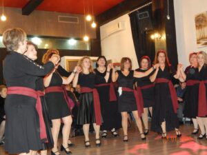Η χορευτική ομάδα σε παραδοσιακό σχηματισμό, εκδήλωση 2019