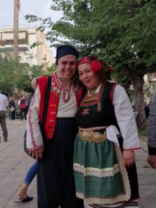 Χορευτές του Λαϊκού Εργαστηρίου Πάτρας με παραδοσιακές στολές της Θράκης, 2022