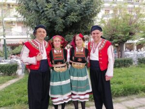 Χορευτές του Λαϊκού Εργαστηρίου Πάτρας με παραδοσιακές στολές της Θράκης, 2022