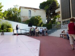 Αίθριο θεατράκι του Δημαρχείου Κηφισιάς πριν την εκδήλωση, 2017