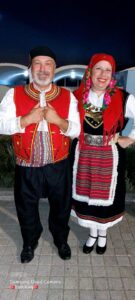 Ζευγάρι χορευτών του Λαϊκού Εργαστηρίου Πάτρας με παραδοσιακή στολή Θράκης, 2022