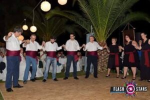 Η χορευτική ομάδα του Λαϊκού Εργαστηρίου Πάτρας χορεύει στη Μεσσηνιακή Βραδιά 2017