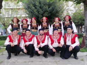 Χορευτές του Λαϊκού Εργαστηρίου Πάτρας με παραδοσιακές στολές της Θράκης, 2022