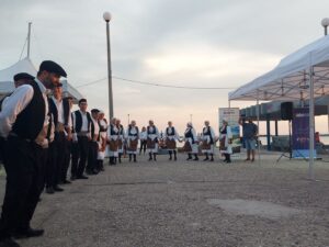Χορευτές του Λαϊκού Εργαστηρίου Πάτρας χορεύουν χορούς της Μακεδονίας, 27η Έκθεση Κρήτη 2022