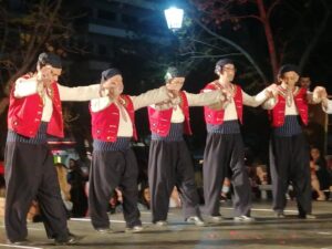 Χορευτές του Λαϊκού Εργαστηρίου Πάτρας σε παραδοσιακό χορό, Ψηλά Αλώνια 2022