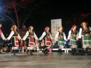 Χορευτές του Λαϊκού Εργαστηρίου Πάτρας σε παραδοσιακό χορό, Ψηλά Αλώνια 2022