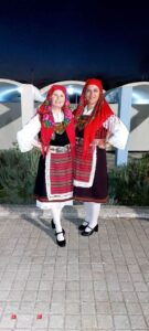 Ζευγάρι χορευτών του Λαϊκού Εργαστηρίου Πάτρας με παραδοσιακή στολή Θράκης, 2022