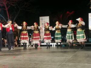 Χορευτές του Λαϊκού Εργαστηρίου Πάτρας σε παραδοσιακό χορό, Ψηλά Αλώνια 2022