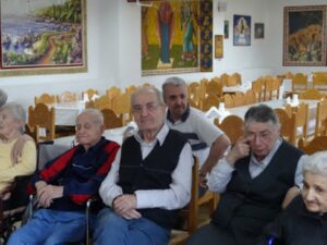 Στιγμή χαράς κατά τον χορό στο ευγηρείο, 2018