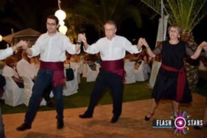 Χορευτές με παραδοσιακή στολή σε πηδηχτό βήμα, Μεσσηνιακή Βραδιά 2017