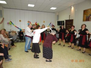 Χορευτές του Λαϊκού Εργαστηρίου Πάτρας σε παραδοσιακό χορό, Άσυλο Ανιάτων 2019