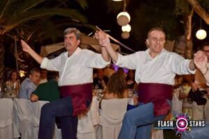 Η χορευτική ομάδα του Λαϊκού Εργαστηρίου Πάτρας σε παραδοσιακό κύκλο, Παραλία 2017