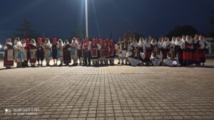Χορευτές του Λαϊκού Εργαστηρίου Πάτρας σε ομαδική φωτογραφία, Πλαζ Αγυιάς 2022