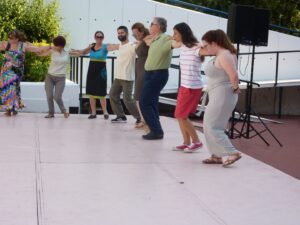 Θεατές παρακολουθούν την εκδήλωση στο Δημαρχείο Κηφισιάς, 2017