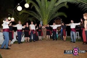 Χορευτές του Λαϊκού Εργαστηρίου Πάτρας σε παράσταση στο Miyora Patras, 2017